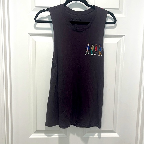 Netflix Stranger things embroidered sleeveless T-shirt tank Medium M unisex - Picture 4 of 7